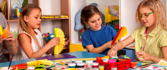enfants à la garderie